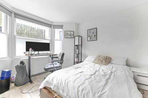 3 bedroom apartment for sale, Hemstal Road, London, NW6