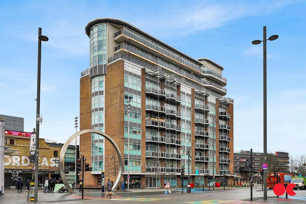 Gerry Raffles Square, Stratford E15 2 bed flat for sale - £325,000