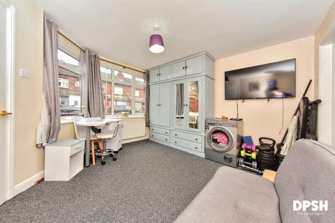 3 bedroom semi-detached house for sale, Longroyd Grove, Beeston