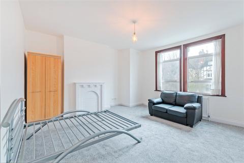 Studio to rent, Grosvenor Gardens, Willesden Green, London, NW2
