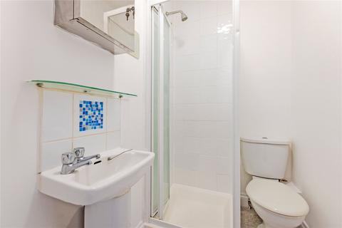 Studio to rent, Grosvenor Gardens, Willesden Green, London, NW2
