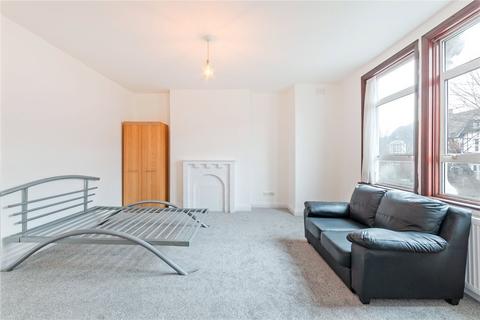 Studio to rent, Grosvenor Gardens, Willesden Green, London, NW2