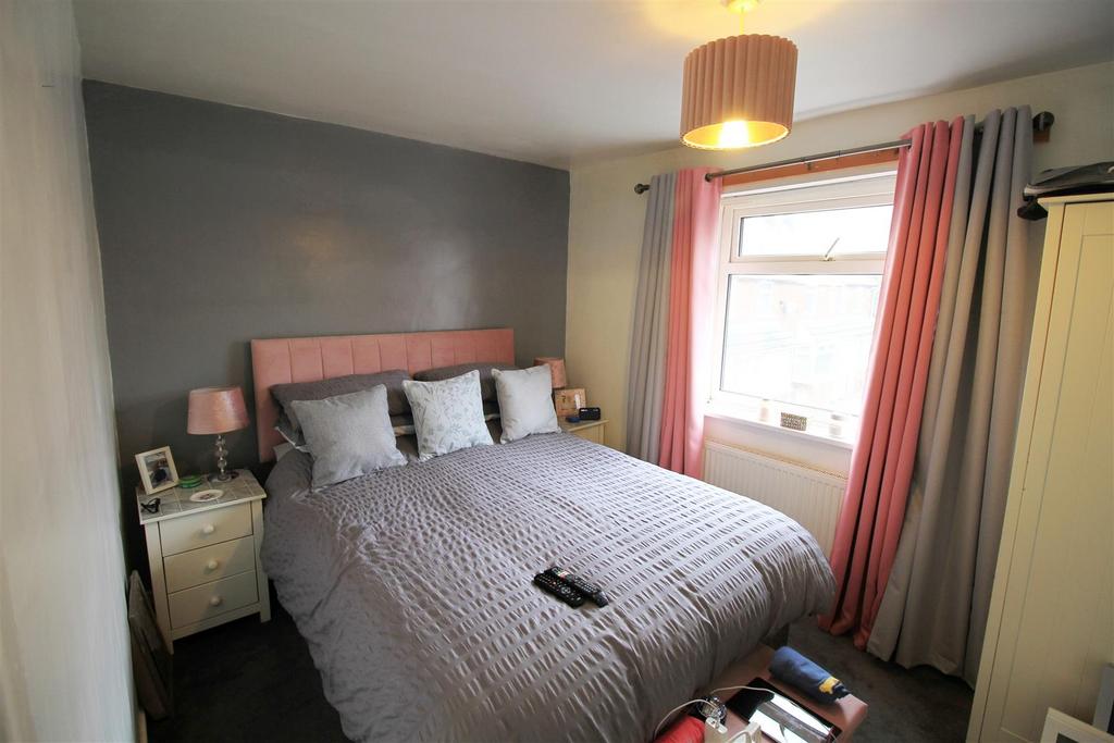Bedroom 1.jpg