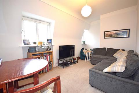 2 bedroom apartment to rent, Lebanon Court, Twickenham