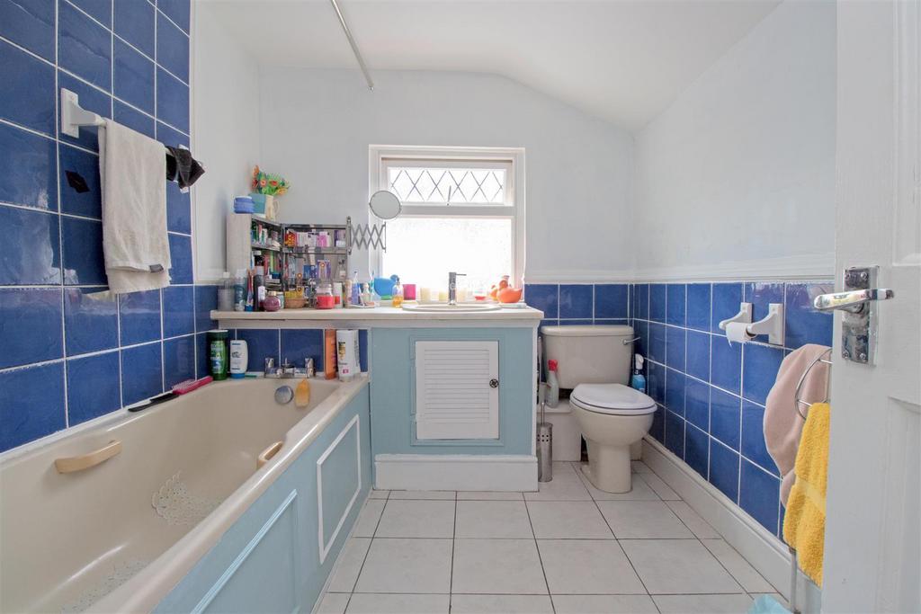 Abinger bathroom.jpg