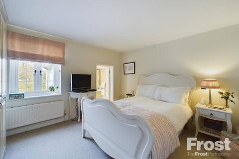 2 bedroom house for sale, Church Street, Staines-upon-Thames, Surrey, TW18