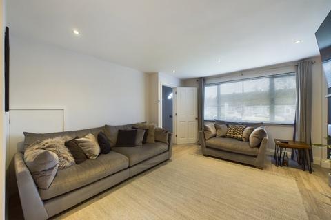 6 Chiltern Road, Sandhurst, GU47 8NB
