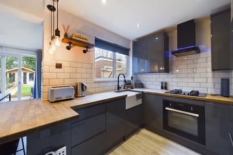6 Chiltern Road, Sandhurst, GU47 8NB