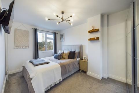 6 Chiltern Road, Sandhurst, GU47 8NB