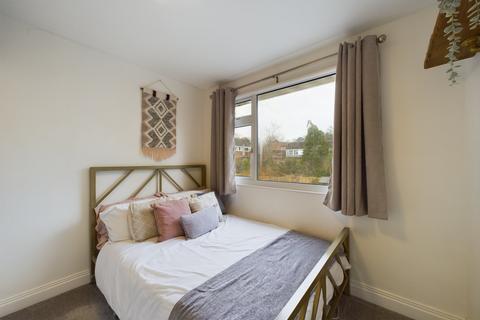 6 Chiltern Road, Sandhurst, GU47 8NB