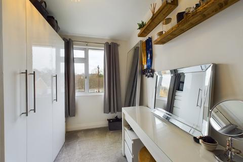 6 Chiltern Road, Sandhurst, GU47 8NB