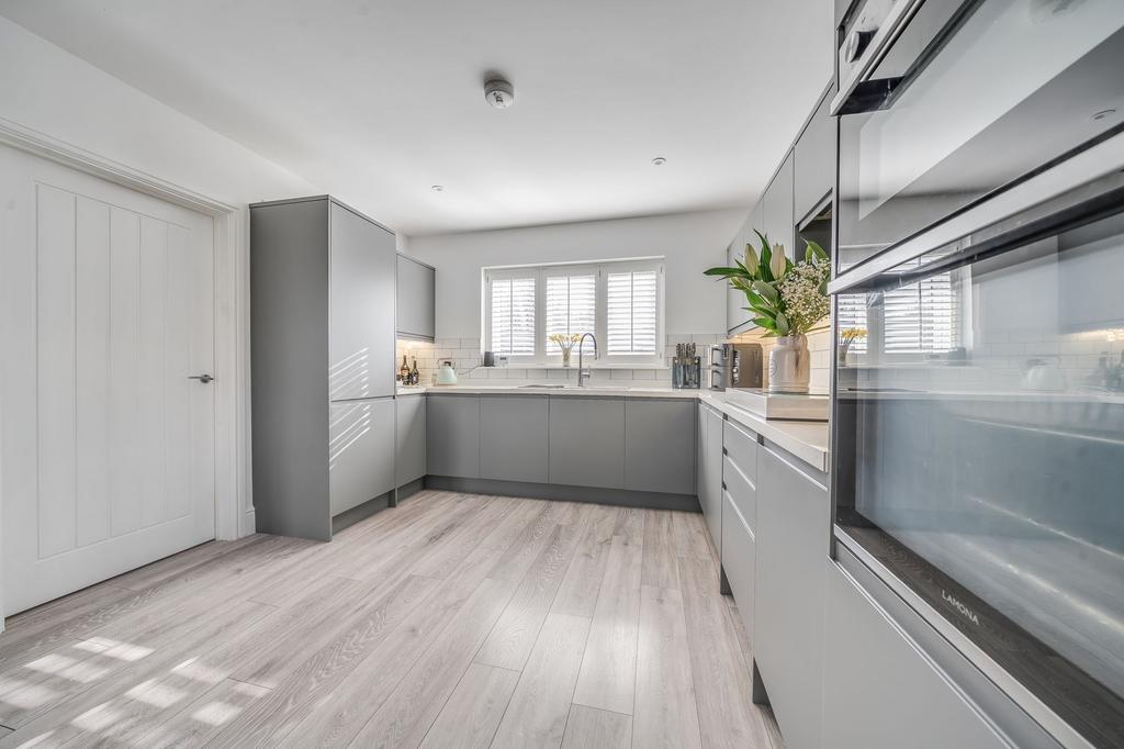 Kitchen Area (2)