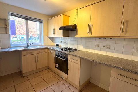 3 bedroom semi-detached house to rent, Paddock Court, Dawley, TF4