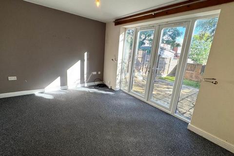 3 bedroom semi-detached house to rent, Paddock Court, Dawley, TF4