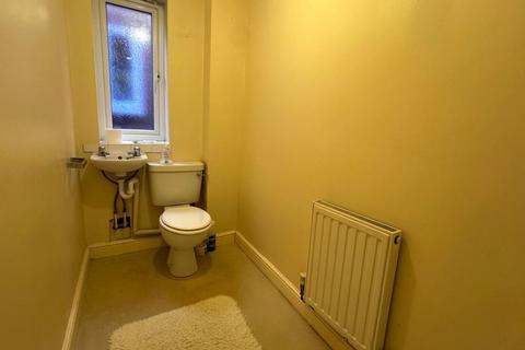 3 bedroom semi-detached house to rent, Paddock Court, Dawley, TF4