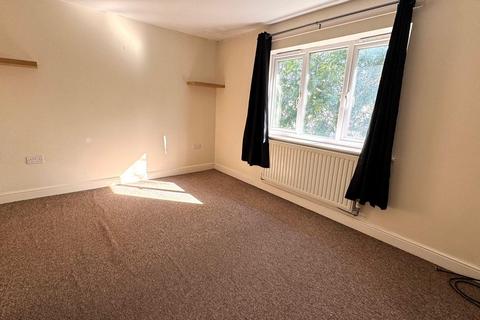 3 bedroom semi-detached house to rent, Paddock Court, Dawley, TF4