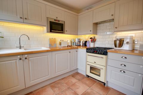 3 bedroom terraced house for sale, MERRYOAK! BEAUTIFUL KITCHEN! A MUST SEE!