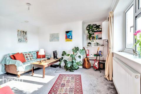 1 bedroom flat for sale, Arbury Court, Cambridge