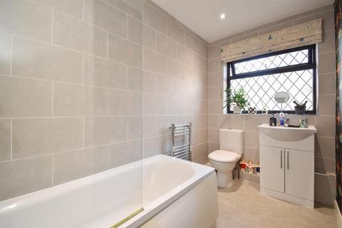 4 bedroom detached bungalow for sale, Butchers Lane, Three Oaks, Hastings