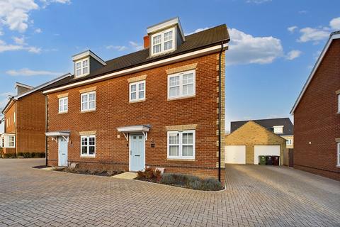 4 bedroom semi-detached house for sale, Victory Way, Thetford, IP24