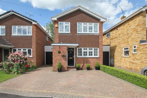 4 bedroom detached house for sale, Parsonage Field, Doddinghurst, Brentwood