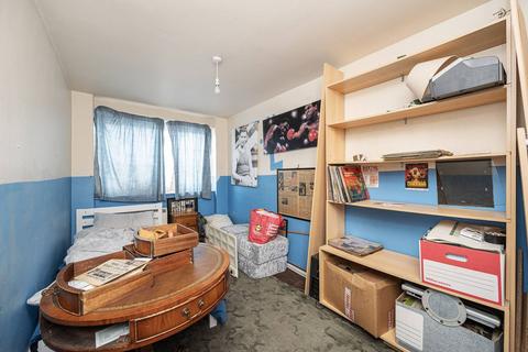 2 bedroom maisonette for sale, Queenswood Gardens, Wanstead, London, E11