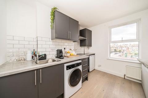 1 bedroom flat to rent, Brockley Road, London SE4