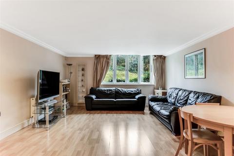 3 bedroom flat for sale, Kidderpore Avenue, Hampstead, London