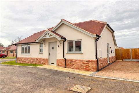 3 bedroom bungalow for sale, Great Holland CO13