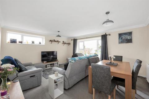 2 bedroom flat for sale, Hillside Road, Harpenden