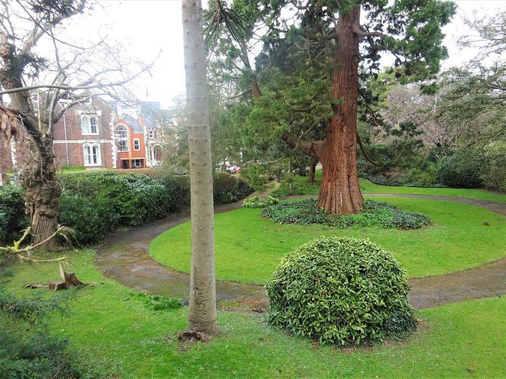 Cleveland Court Grounds
