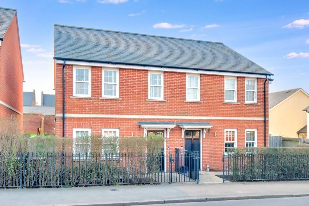 Wood Street, Chelmsford CM2 3 bed semi-detached house for sale - £465,000