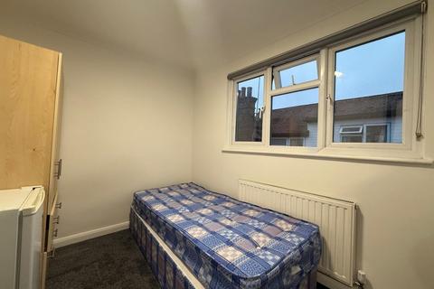 1 bedroom in a house share to rent, Gayton Road, Wealdstone HA1