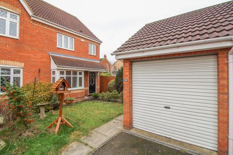 3 bedroom semi-detached house to rent, Windmill View, Biggleswade, SG18