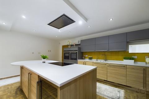 122 Three Bridges Road, Crawley, RH10 1JP