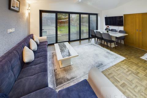 122 Three Bridges Road, Crawley, RH10 1JP