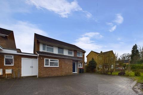 122 Three Bridges Road, Crawley, RH10 1JP