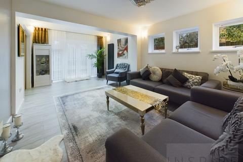 122 Three Bridges Road, Crawley, RH10 1JP