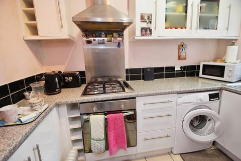 1 bedroom cottage for sale, Knoll View, Bradford BD17