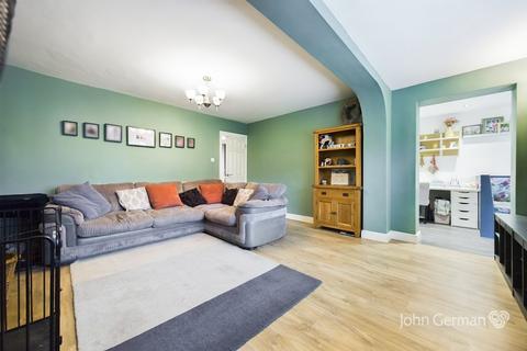 35 Shipton Drive, Uttoxeter, ST14 7NJ