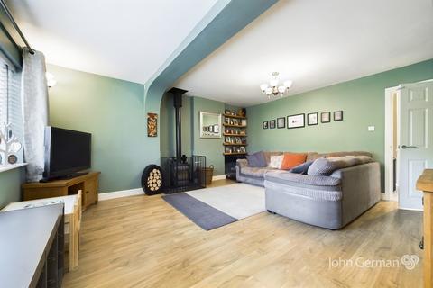 35 Shipton Drive, Uttoxeter, ST14 7NJ