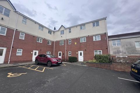 2 bedroom apartment to rent, Blueberry Avenue, Manchester M40