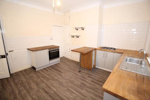 2 bedroom terraced house to rent, Lower Station Road, Normanton