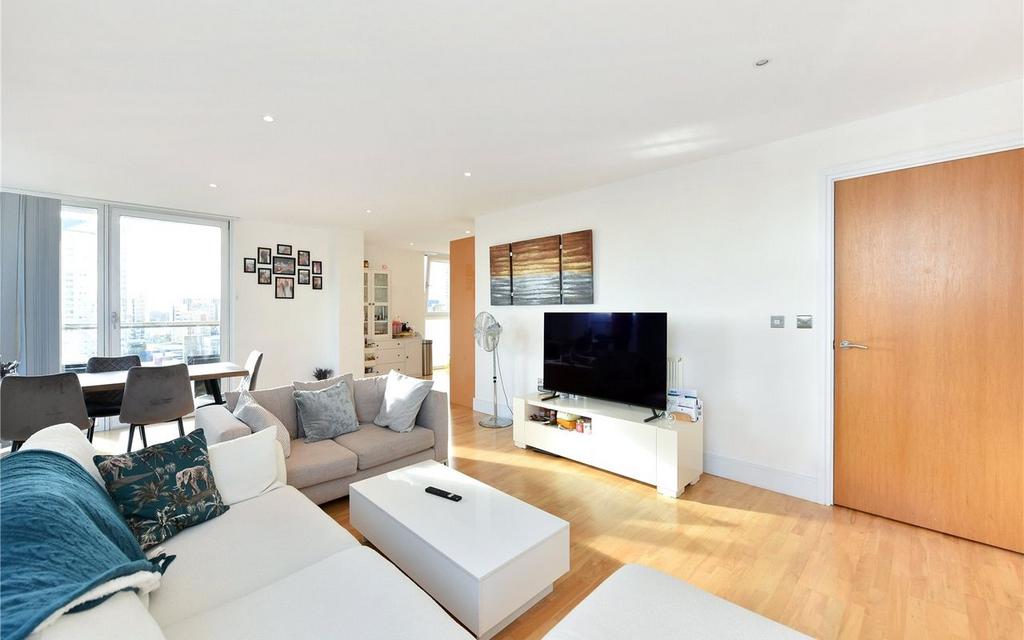 Spacious 2 Bedroom 2 Bathroom Apartment with a Pa