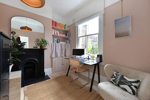 3 bedroom maisonette to rent, Poole Road, London E9