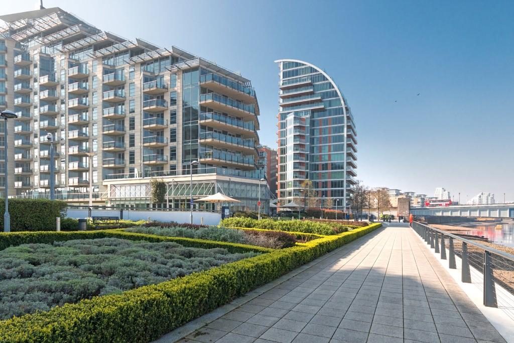 Exterior of Building/Riverside Walk