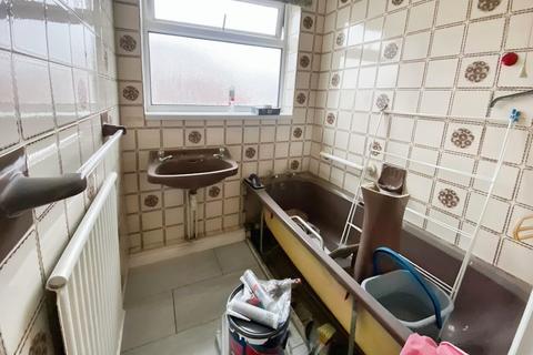 3 bedroom semi-detached house to rent, Warren Avenue, Southampton SO16