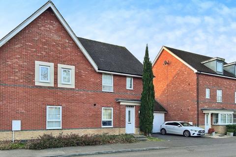 3 bedroom semi-detached house to rent, Wychwood Road, Crawley