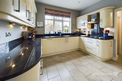 3 bedroom detached house for sale, Westfield Drive, Loughborough