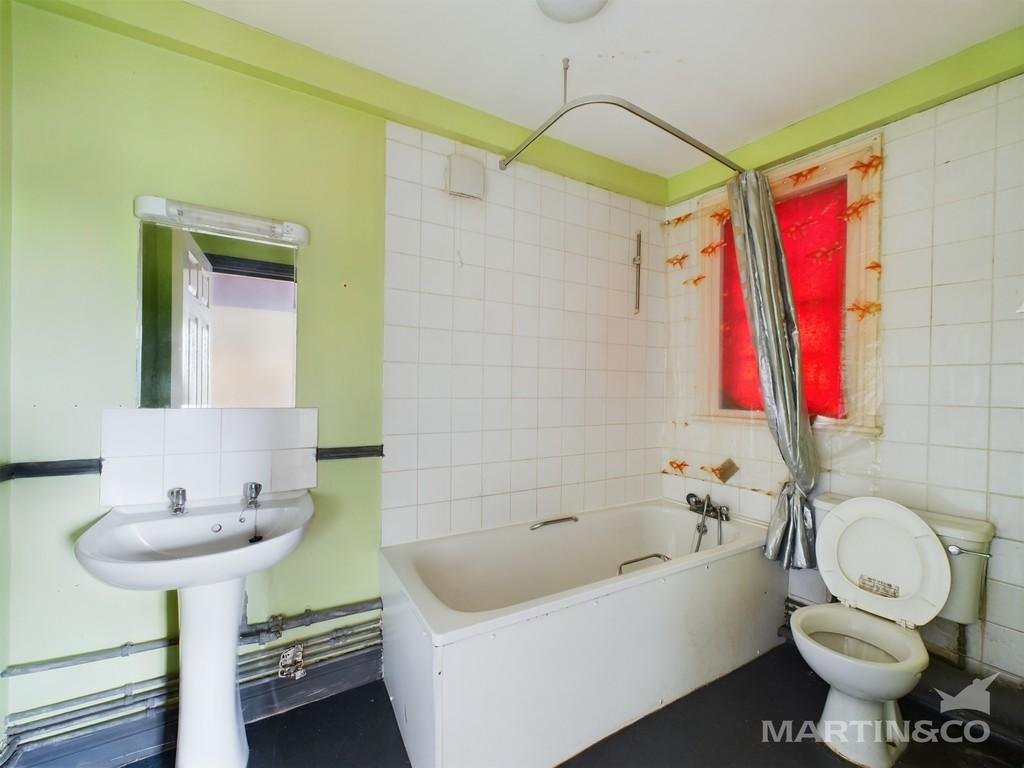 Flat 4 Bathroom